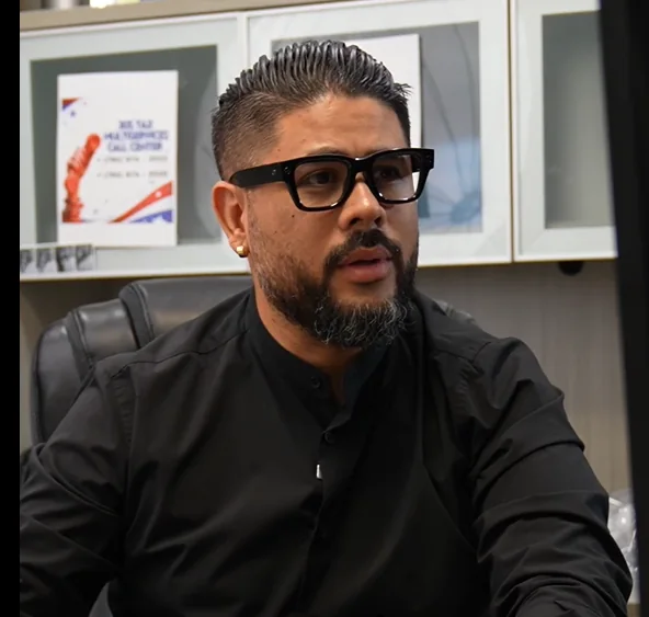 Jorge en la oficina de 305 Tax Multiservices